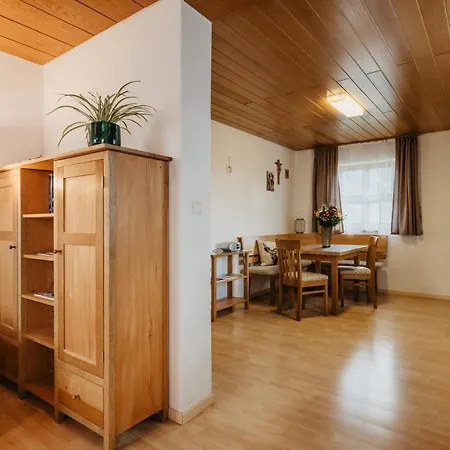 Lusenblick Apartman *